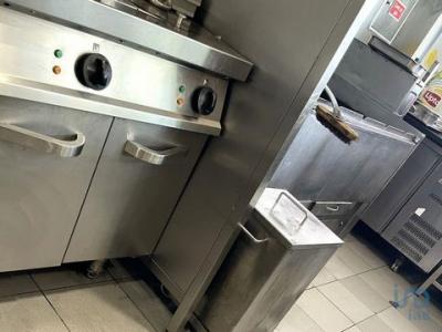 Location Local commercial ABRANTES 2200