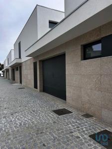 Vente Maison 9 pices BARCELOS 4750