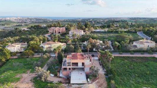 Vente Maison 4 pices LAGOS 8600