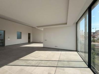 Location Appartement 6 pi�ces LISBOA 1000