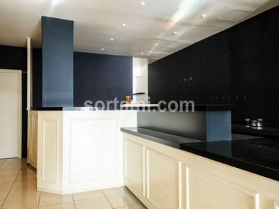 Location Local commercial LOULE 8100