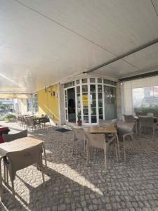 Vente Local commercial LOULE 8100