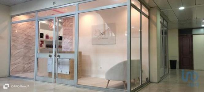 Location Local commercial PORTO 4200