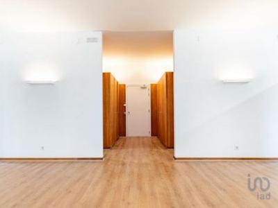 Location Local commercial PORTO 4150