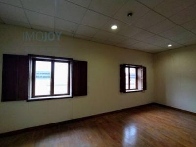 Location Local industriel PORTO 4050