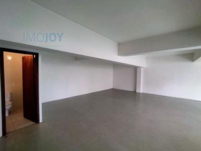 Location Local commercial PORTO 4050