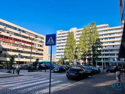 Location Local commercial PORTO 4150