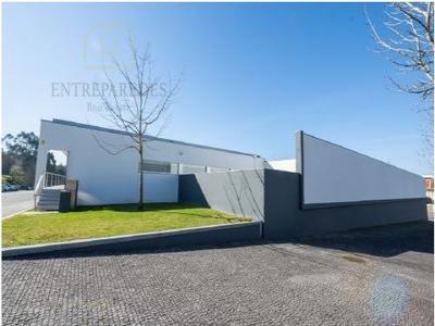 Louer Local industriel 2600 m2 Maia