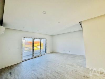 Acheter Appartement 94 m2 Seixal