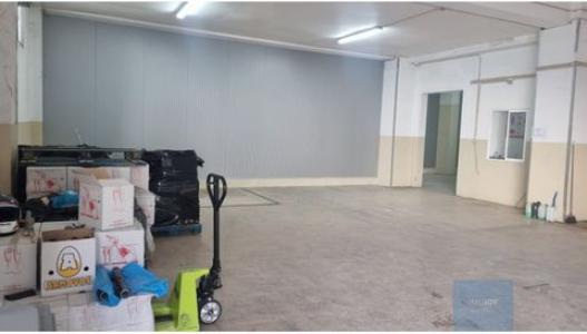 Louer Local industriel 298 m2 Portela